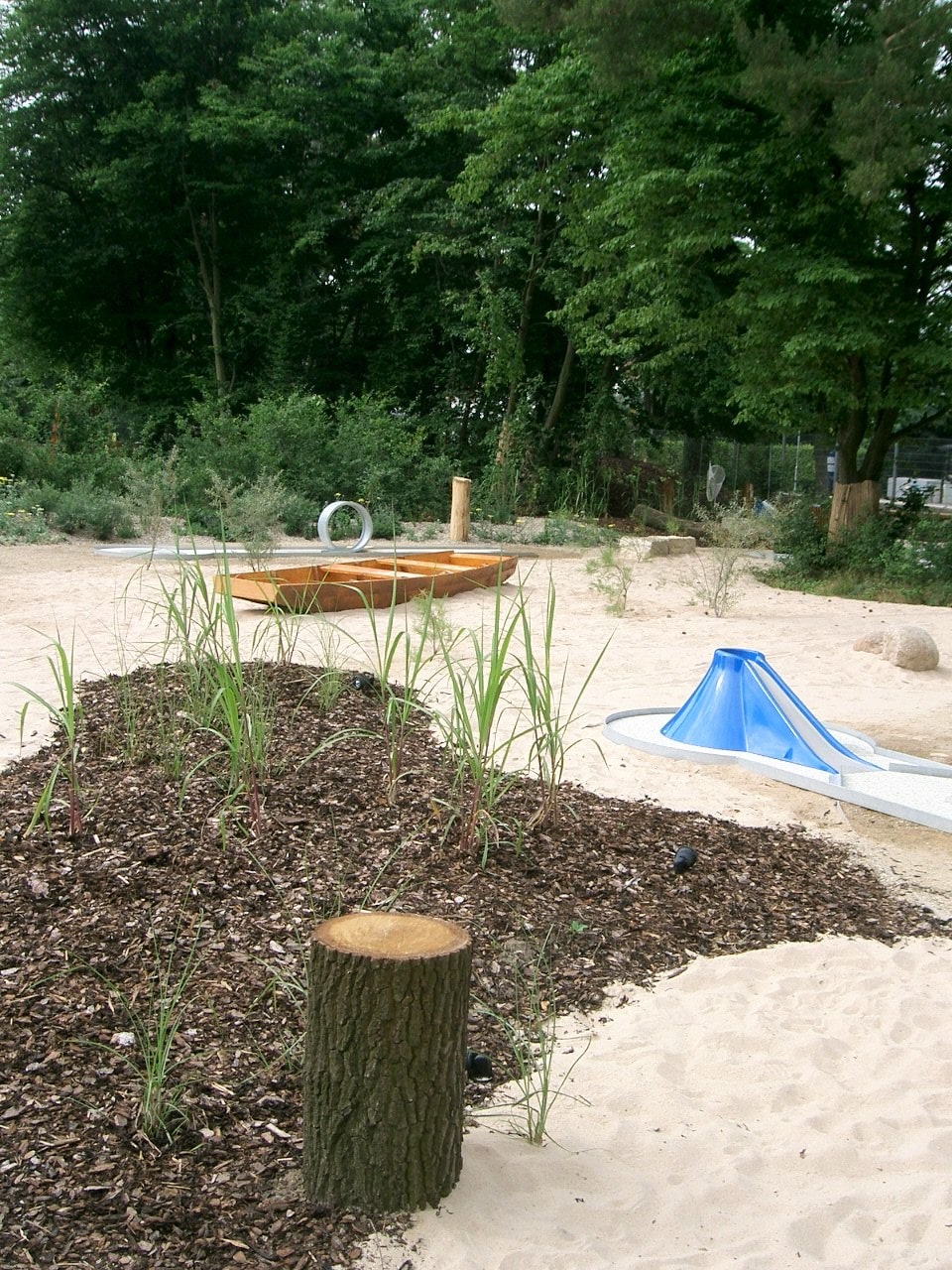 Sandfläche im Minigolfbereich